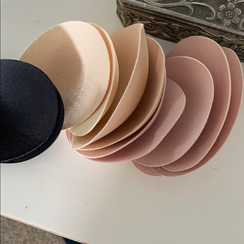 S I X pairs of removable cups